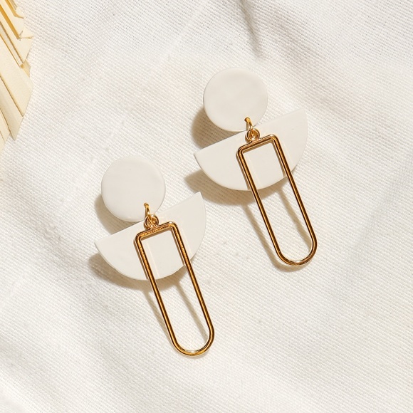 White and Gold Classy Minimal Clay Earrings - Picture 1 of 2